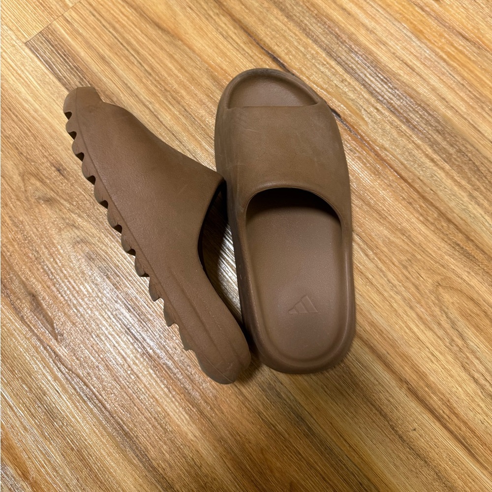 Yeezy Slides Brown